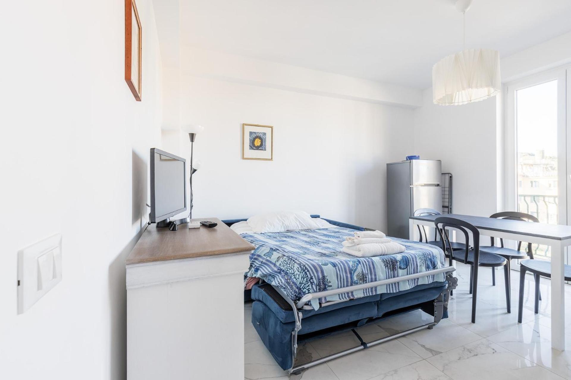 White And Grey Apartment Levanto Exterior photo